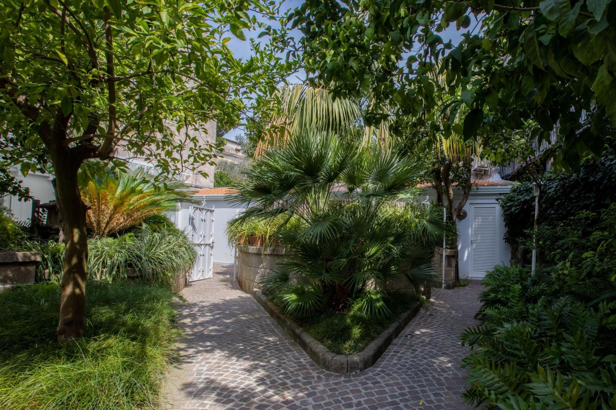 Relais Villa Savarese Сант'Аньєлло Екстер'єр фото